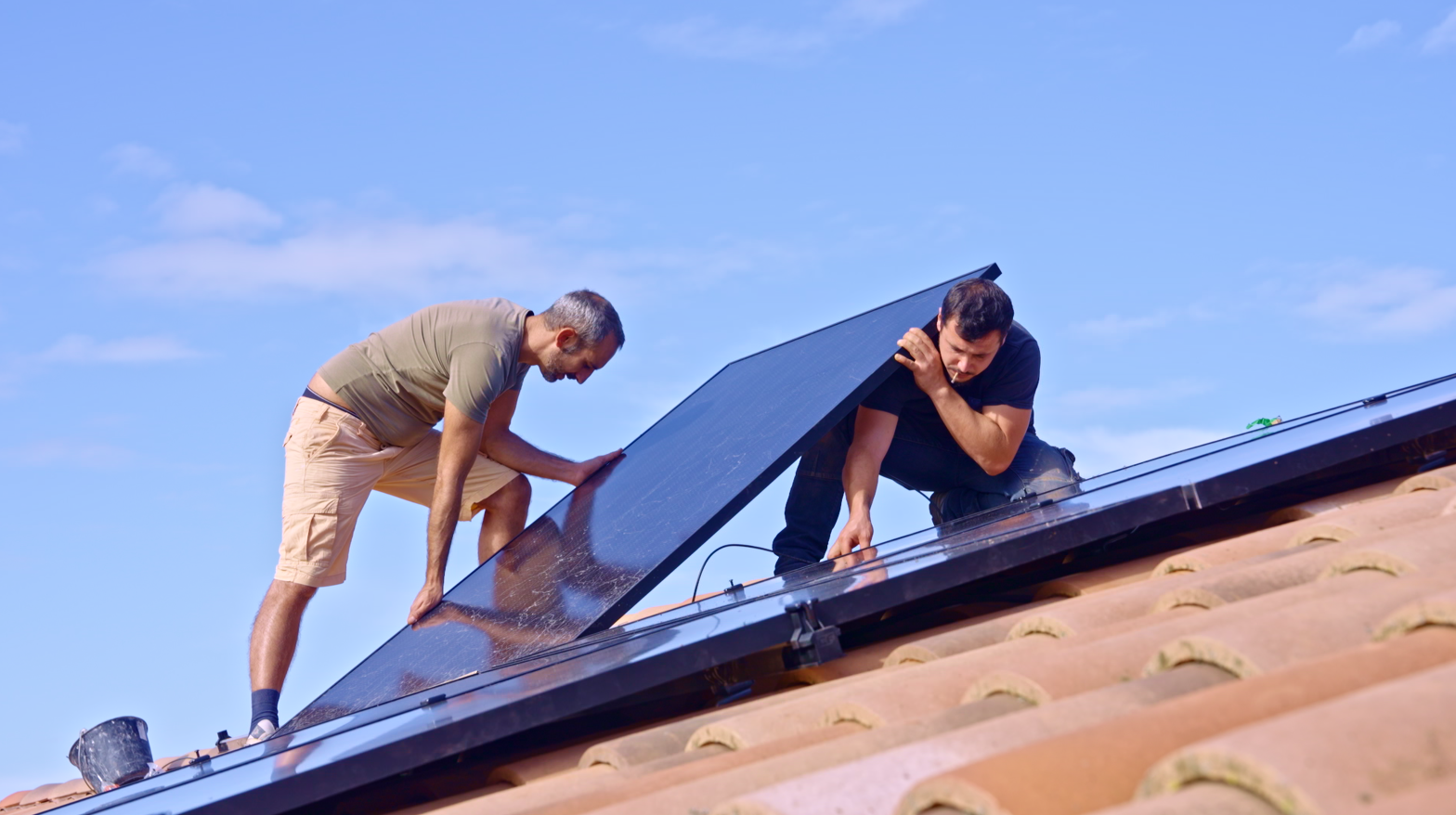 Installer des panneaux solaires : Guide complet pour particuliers en 2025